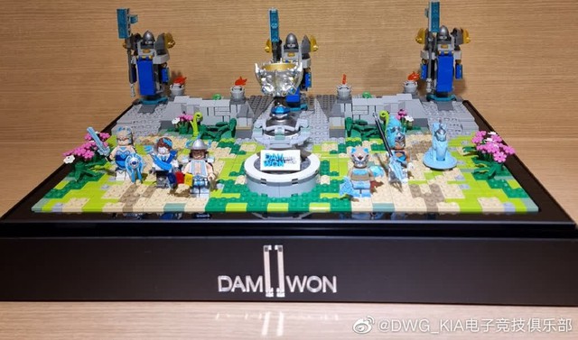 DWG KIA nhận được món quà vinh danh vô địch CKTG siêu cấp đáng yêu từ Riot Hàn - Ảnh 6.