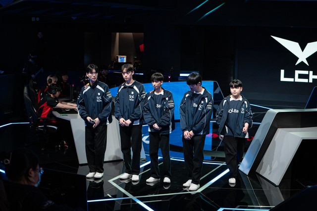 DRX non trẻ không thể nào cản nổi T1 giành chiến thắng