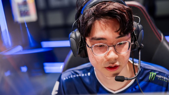 Kinh nghiệm thi đấu quốc tế của UmTi là con số 0 nhưng lại được xếp hạng quá cao