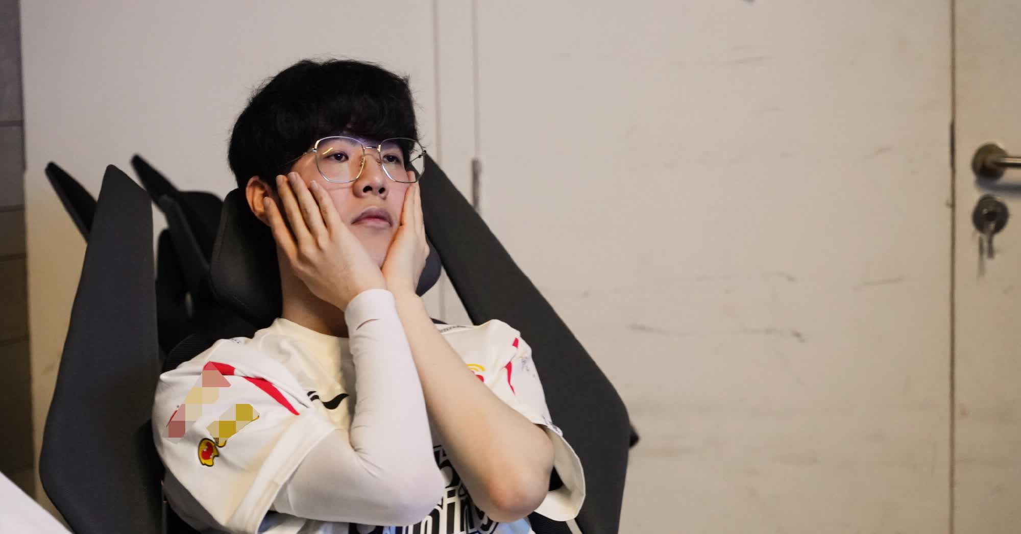 TheShy liên tục bị hạ gục dù đối thủ có là ai đi chăng nữa - nguồn: Weibo