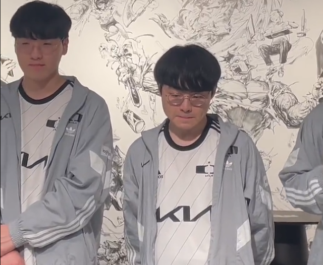 Một trong những hình ảnh đáng quên nhất sự nghiệp ShowMaker - nguồn: Twitter