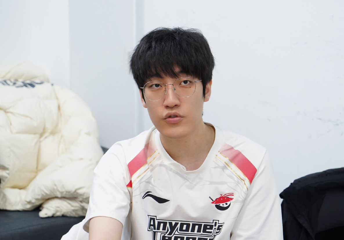 Thảm bại trước TES, Tarzan lập thành tích Thảm bại trước TES, Tarzan lập thành tích