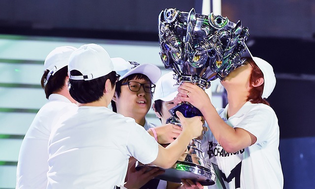 Chỉ duy nhất Samsung Galaxy White là vô địch CKTG khi giải này được tổ chức tại LCK - nguồn: Wikipedia Chỉ duy nhất Samsung Galaxy White là vô địch CKTG khi giải này được tổ chức tại LCK - nguồn: Wikipedia