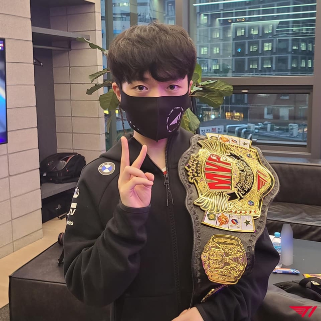 Biến LMHT thành Liên Minh buff giáp, Faker giúp T1 có chiến thắng kịch tính trong trận Đại chiến viễn thông - Ảnh 5.