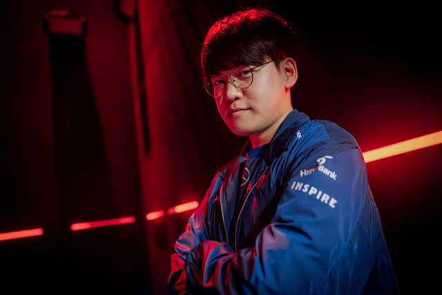 Và T1 đã hoàn thành nhiệm vụ đầu tiên