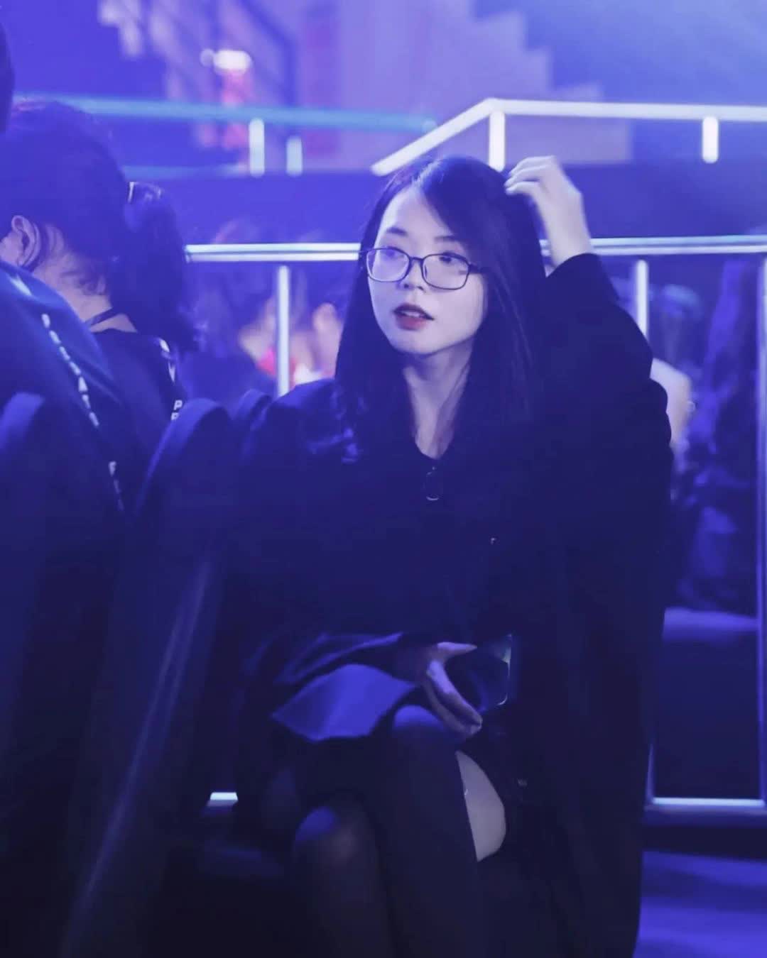 Nữ MC nhận về nhiều ý kiến trái chiều xung quanh tình huống tác nghiệp trên - nguồn: Instagram NV