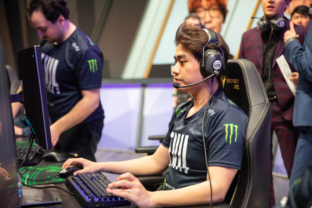 LMHT: Bang - cựu xạ thủ của SKT T1 bị đồng đội nhận xét tài năng nhưng kém giao tiếp - Ảnh 2.