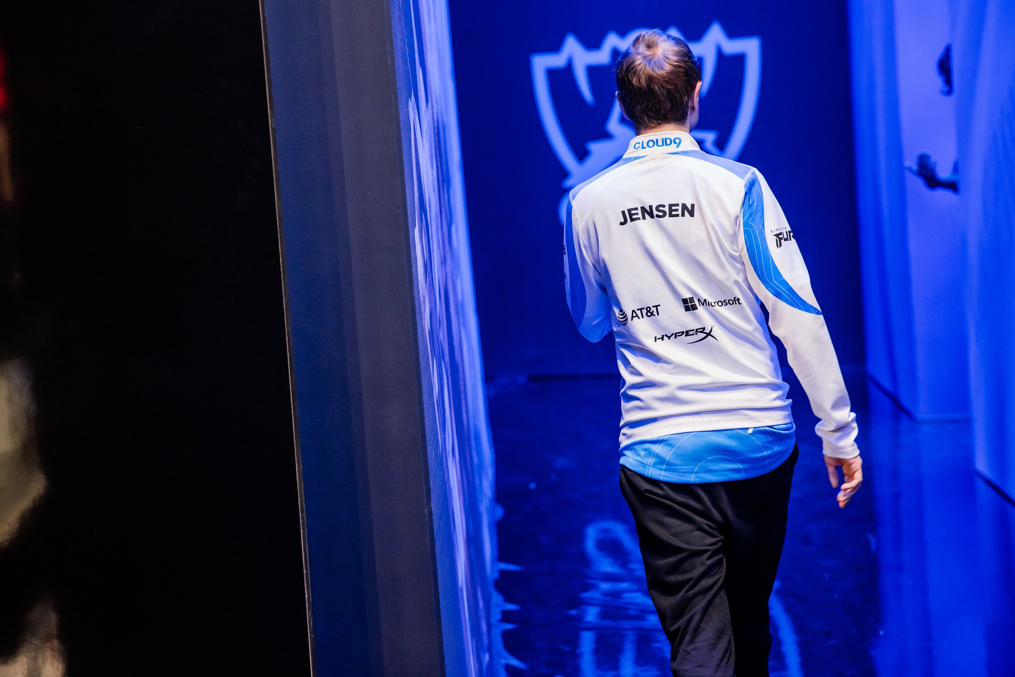 Là nhà vô địch LCS Mùa Hè 2022 nhưng C9 vẫn chưa có bất kỳ chiến thắng nào tại CKTG 2022