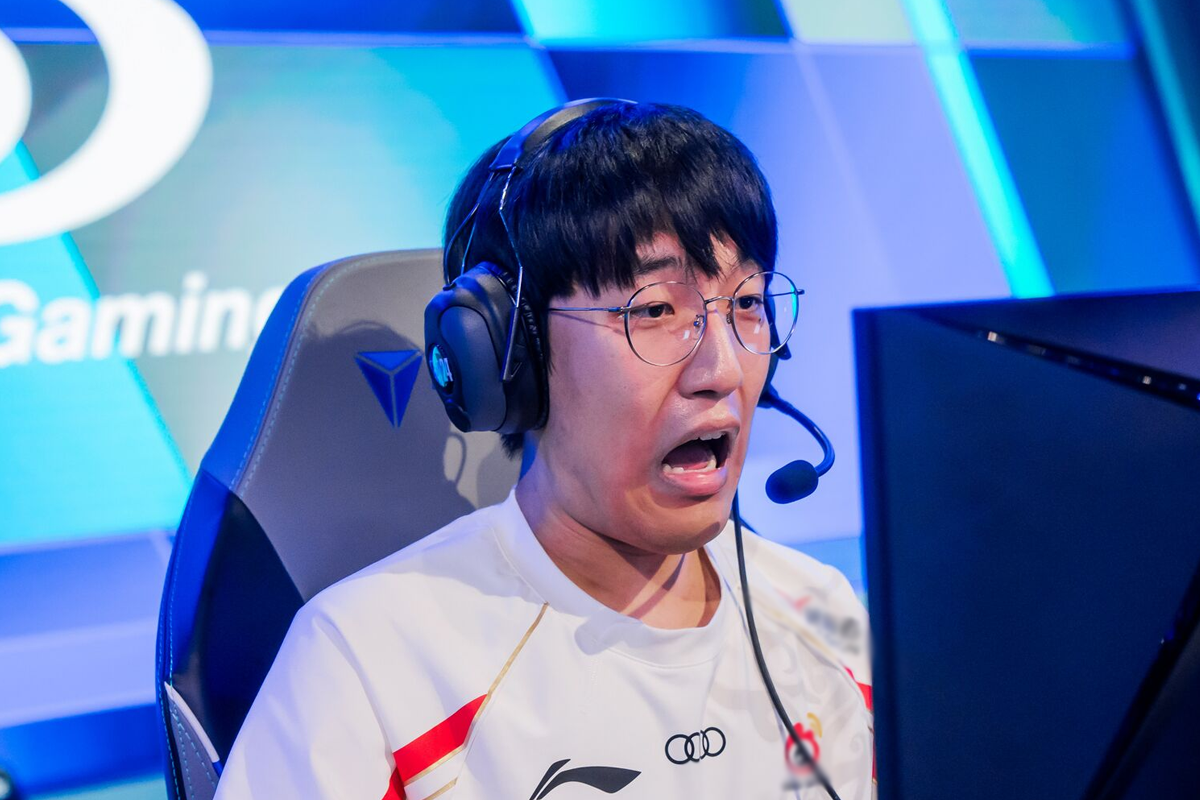 Thảm bại trước TES, Tarzan lập thành tích Thảm bại trước TES, Tarzan lập thành tích