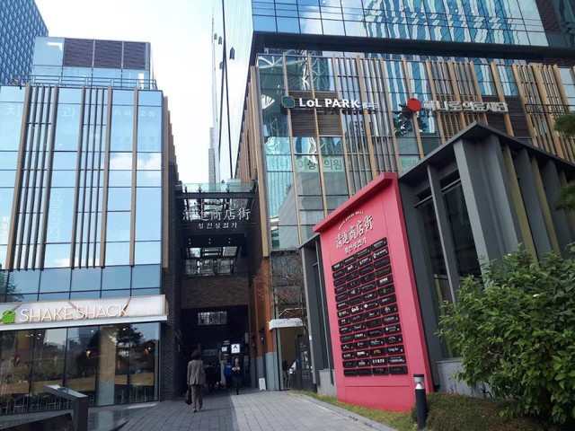 MC của LCK bị sốt cao, cả giải đấu bị cách ly, Faker tình hình ra sao? - Ảnh 3. MC của LCK bị sốt cao, cả giải đấu bị cách ly, Faker tình hình ra sao? - Ảnh 3.