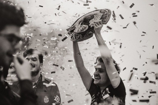 Nhà vô địch TI vĩ đại JerAx chính thức treo chuột ở tuổi 27 - Ảnh 2.