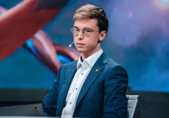 BLV nổi tiếng khẩn thiết yêu cầu Riot khóa 1 vị tướng vì “phá nát” LMHT - Ảnh 2.