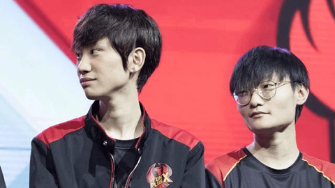 Doinb và Tian từng vướng tin đồn mâu thuẫn khi cả hai còn khoác áo FPX - nguồn: Weibo Doinb và Tian từng vướng tin đồn mâu thuẫn khi cả hai còn khoác áo FPX - nguồn: Weibo