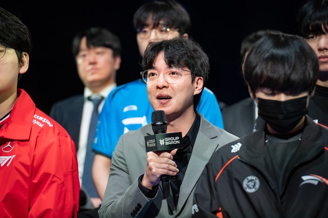 HLV KkOma và Faker bất ngờ được "réo tên" dù T1 chưa ra quân vòng playoffs- Ảnh 1.