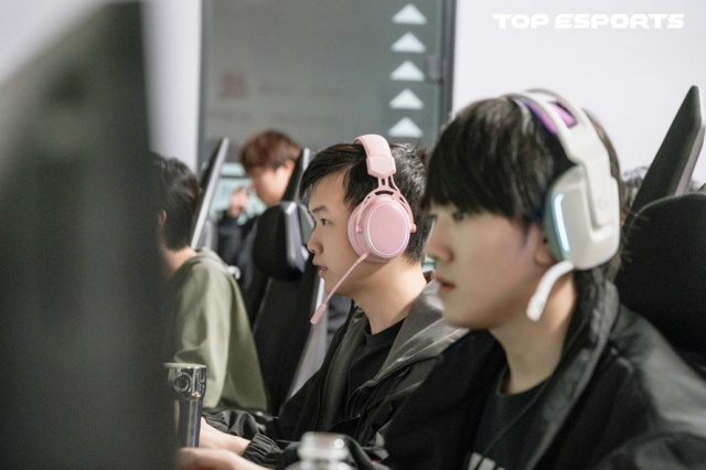 TES là một trong những đội bước vào tập luyện rất sớm