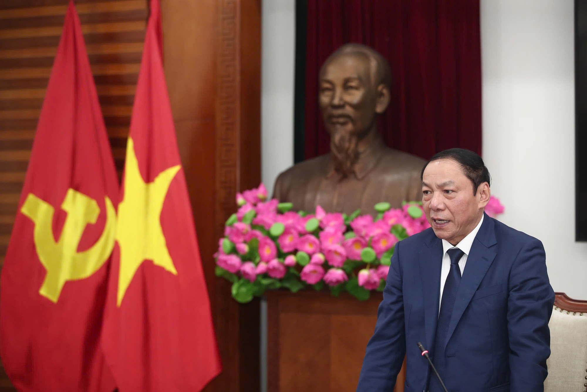 Bộ trưởng Nguyễn Văn Hùng làm việc với Giám đốc Sản xuất toàn cầu - Riot Studios về hợp tác làm phim ở Việt Nam- Ảnh 5. Bộ trưởng Nguyễn Văn Hùng làm việc với Giám đốc Sản xuất toàn cầu - Riot Studios về hợp tác làm phim ở Việt Nam- Ảnh 5.