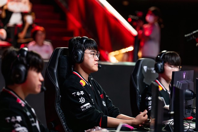 Rủi ro nhưng T1 vẫn có cơ hội nếu họ xốc lại đội hình và thi đấu tập trung hơn Rủi ro nhưng T1 vẫn có cơ hội nếu họ xốc lại đội hình và thi đấu tập trung hơn