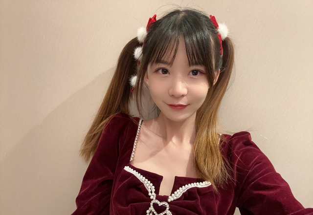 Nữ BLV Hitomi bị chỉ trích vì bình chọn MVP cho TheShy trong trận WBG gặp WE - nguồn: Weibo