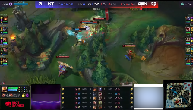 Deft một mình đi vào rừng dù xung quanh không còn bất kỳ đồng đội nào