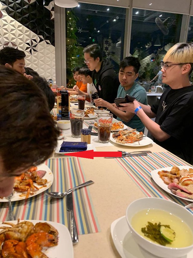 LMHT: Cựu tuyển thủ T1 xuất hiện bên cạnh Quản lý Team Flash, VCS sắp đón ngoại binh Hàn đầu tiên? - Ảnh 1.