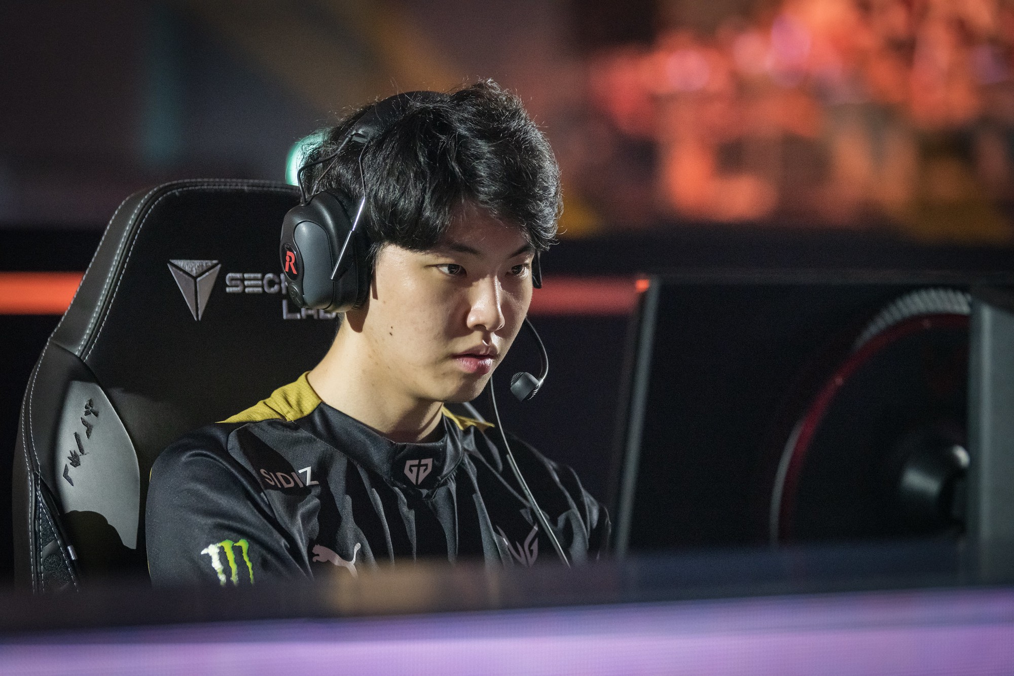 Riêng Chovy thì vẫn khá "vô duyên" với các danh hiệu, mãi cho đến LCK Mùa Hè 2022 vừa qua Riêng Chovy thì vẫn khá "vô duyên" với các danh hiệu, mãi cho đến LCK Mùa Hè 2022 vừa qua