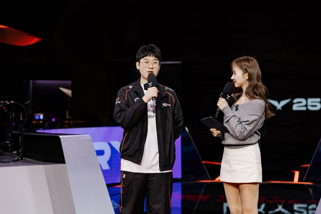 "Người cũ" Zeus ám chỉ T1 đã tự "phế" lối chơi mạnh nhất của mình- Ảnh 2.