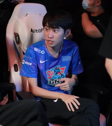 Doinb là một trong những tuyển thủ nổi tiếng nhất LMHT - nguồn: Weibo