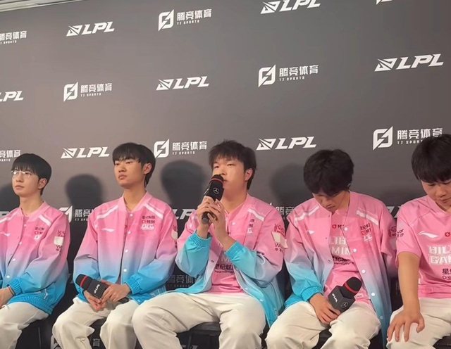 T1 và BLG không hẹn mà gặp chung vấn đề, khiến đội tuyển lao đao- Ảnh 2.