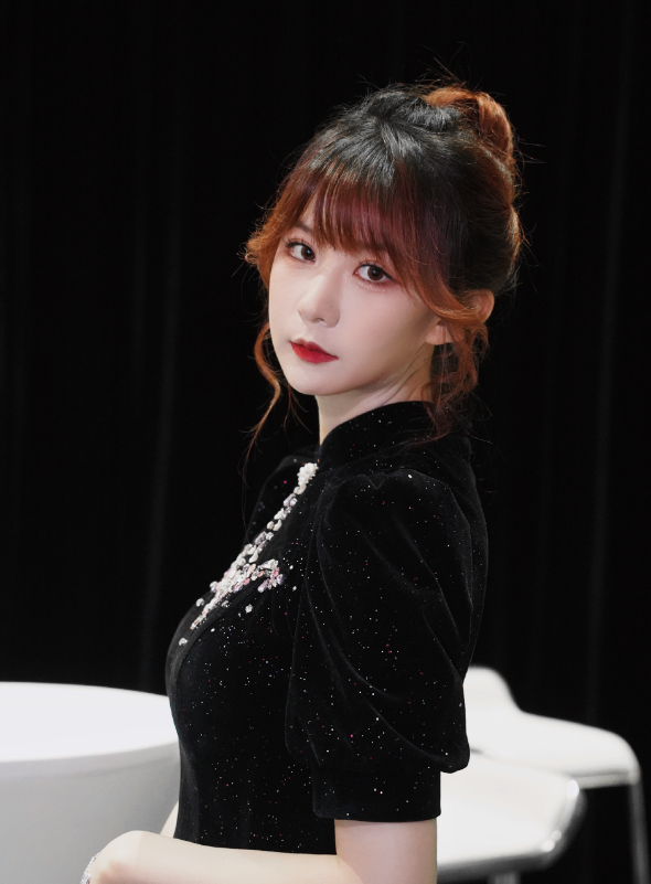 Nữ BLV xinh đẹp của LPL than thở về thu nhập bèo bọt, làm quần quật bao năm cũng không đủ mua nhà- Ảnh 3.