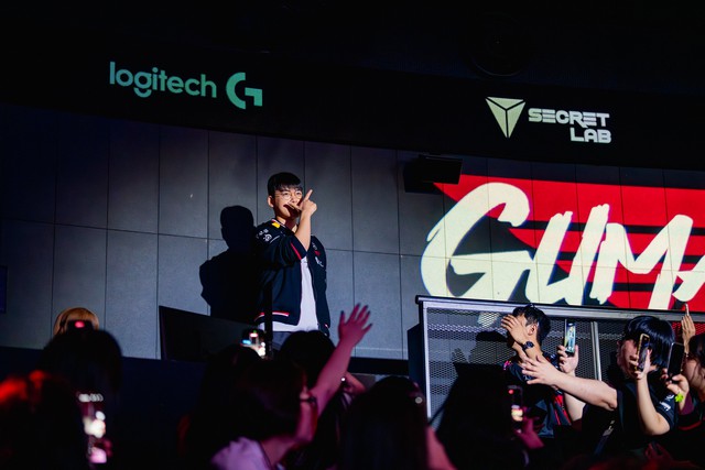 Gumayusi cũng là Xạ Thủ đầu tiên tham dự 5 mùa CKTG liên tiếp trong 1 màu áo duy nhất Gumayusi cũng là Xạ Thủ đầu tiên tham dự 5 mùa CKTG liên tiếp trong 1 màu áo duy nhất