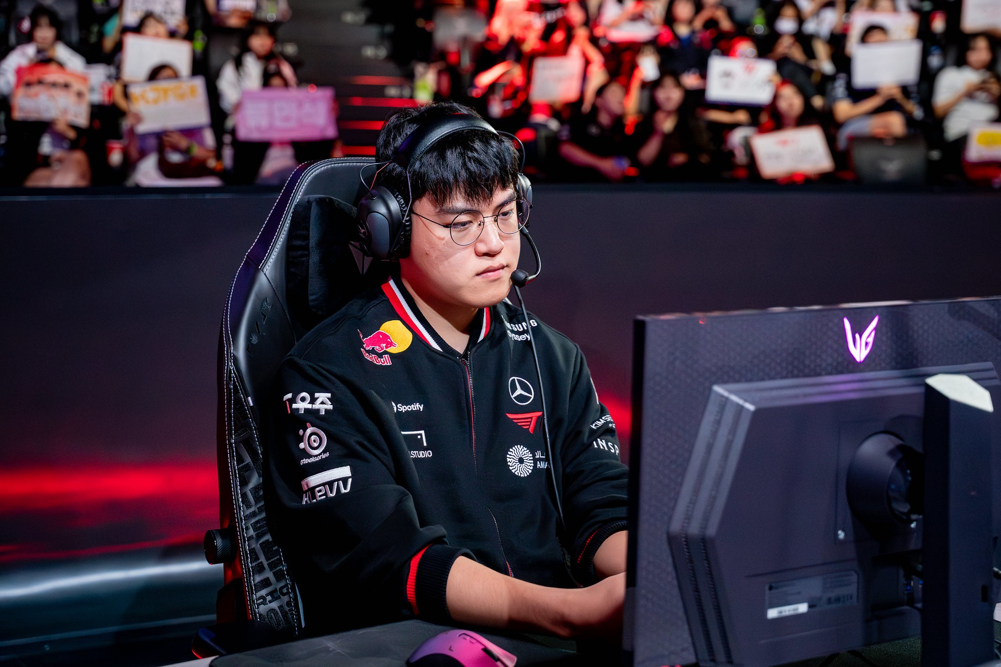 Thua thảm HLE, cộng đồng chỉ ra cả đội hình T1 chỉ có 2 tuyển thủ nỗ lực- Ảnh 2. Thua thảm HLE, cộng đồng chỉ ra cả đội hình T1 chỉ có 2 tuyển thủ nỗ lực- Ảnh 2.