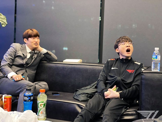 LMHT: T1 dễ dàng bóp nghẹt SANDBOX, nhưng Faker vẫn chưa thể đạt kỷ lục mạng hạ gục vì chiến thuật quá... buồn ngủ - Ảnh 4. LMHT: T1 dễ dàng bóp nghẹt SANDBOX, nhưng Faker vẫn chưa thể đạt kỷ lục mạng hạ gục vì chiến thuật quá... buồn ngủ - Ảnh 4.