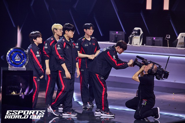 Bị gọi là "giải cỏ", EWC lại đang góp công "cứu" cả LMHT chuyên nghiệp- Ảnh 1.