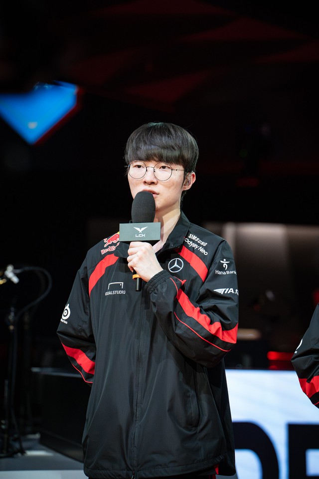 Faker cho biết anh tự hào về sao trẻ của T1