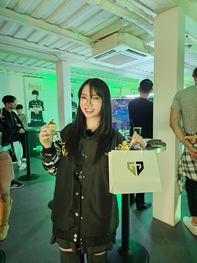 MC Remind đang tác nghiệp trực tiếp tại giải đấu