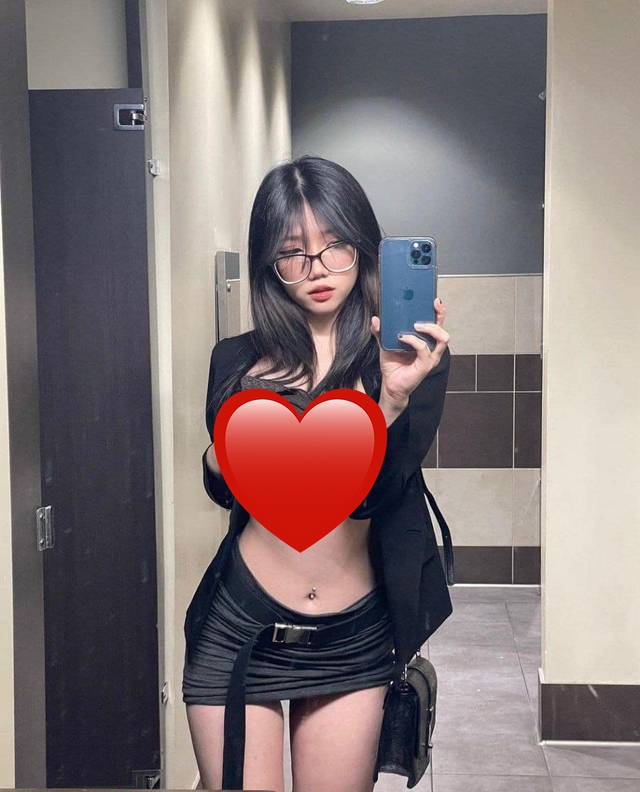 Cô nàng có cách tạo dáng vô cùng gợi cảm Cô nàng có cách tạo dáng vô cùng gợi cảm