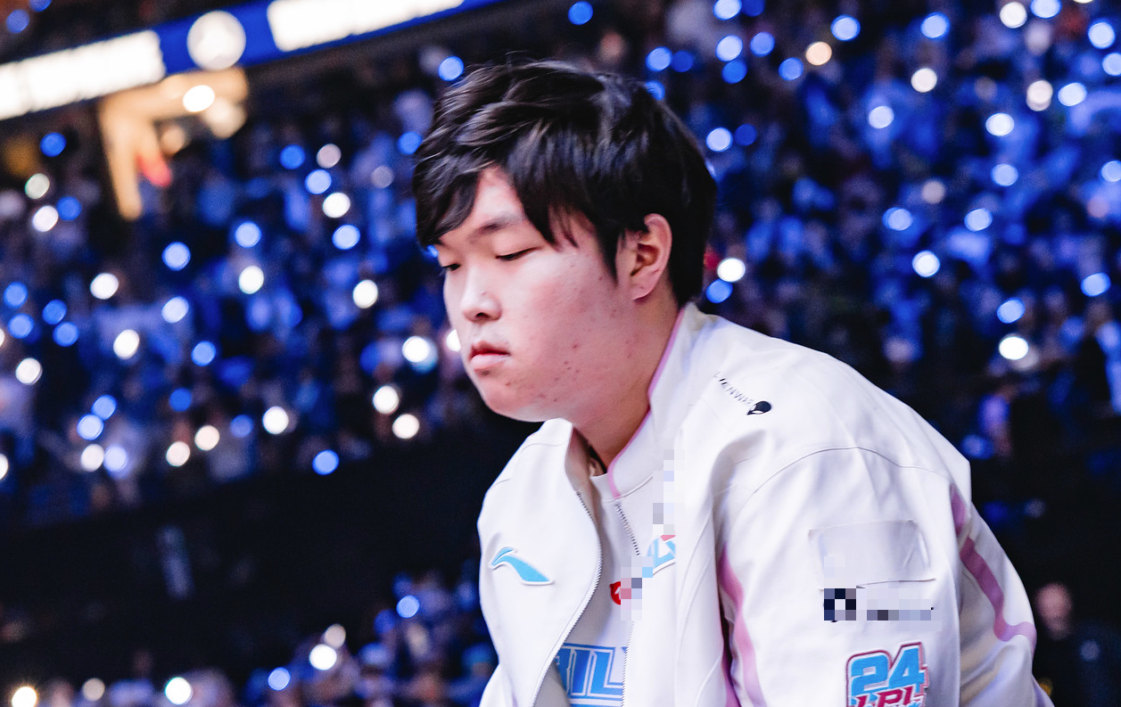 Bin gặp tình huống "méo mặt" trước thềm CKTG 2025- Ảnh 1. Bin gặp tình huống "méo mặt" trước thềm CKTG 2025- Ảnh 1.