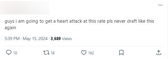 Một dân mạng bình luận sau những màn cấm chọn "vui vẻ" của T1 ở hai ván đầu: "Các bạn, tôi sẽ bị đau tim với tỉ lệ này nên làm ơn đừng bao giờ cấm chọn kiểu như này nữa nhé"