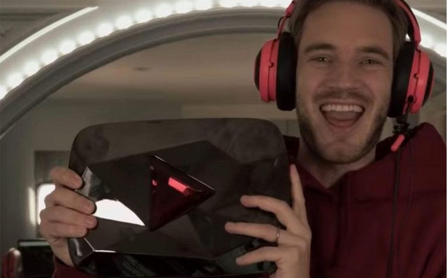 Trở thành streamer, cơ hội đổi đời kiếm ngàn USD mỗi tháng liệu có dễ dàng đến thế? - Ảnh 1. Trở thành streamer, cơ hội đổi đời kiếm ngàn USD mỗi tháng liệu có dễ dàng đến thế? - Ảnh 1.