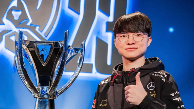 Không có trọn vẹn tình thương và sự dạy bảo của cha mẹ nhưng Faker vẫn trưởng thành nên người và là tấm gương của mọi tuyển thủ về lối sống và sự lễ độ