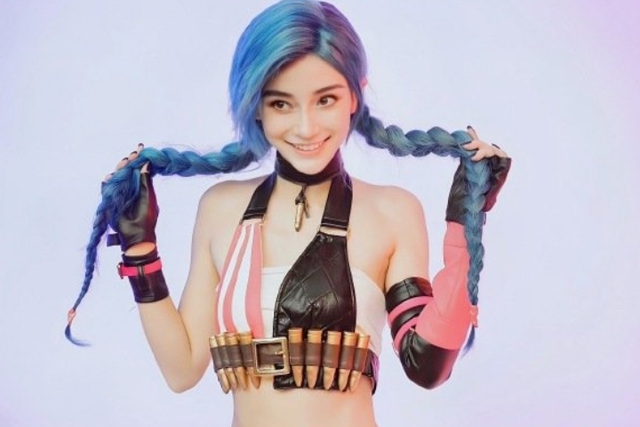 Angelababy tiếp tục hóa thân thành Khẩu Pháo Nổi Loạn Jinx, dân tình trầm trồ sao mà giống thế - Ảnh 10.