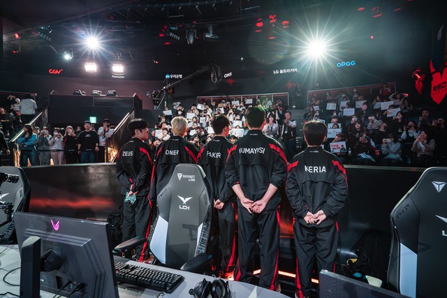 T1 đã không có kết quả thuận lợi trước HLE ở trận đối đầu gần đây