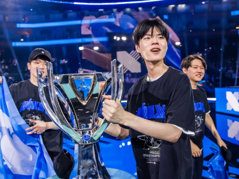 Khán giả ví thành tích của Deft tại CKTG 2022 với chức vô địch của Ash Ketchum  - Ảnh 1.