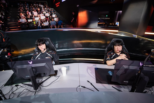 HLE lại đang khá trồi sụt và vừa qua còn thua cả DK