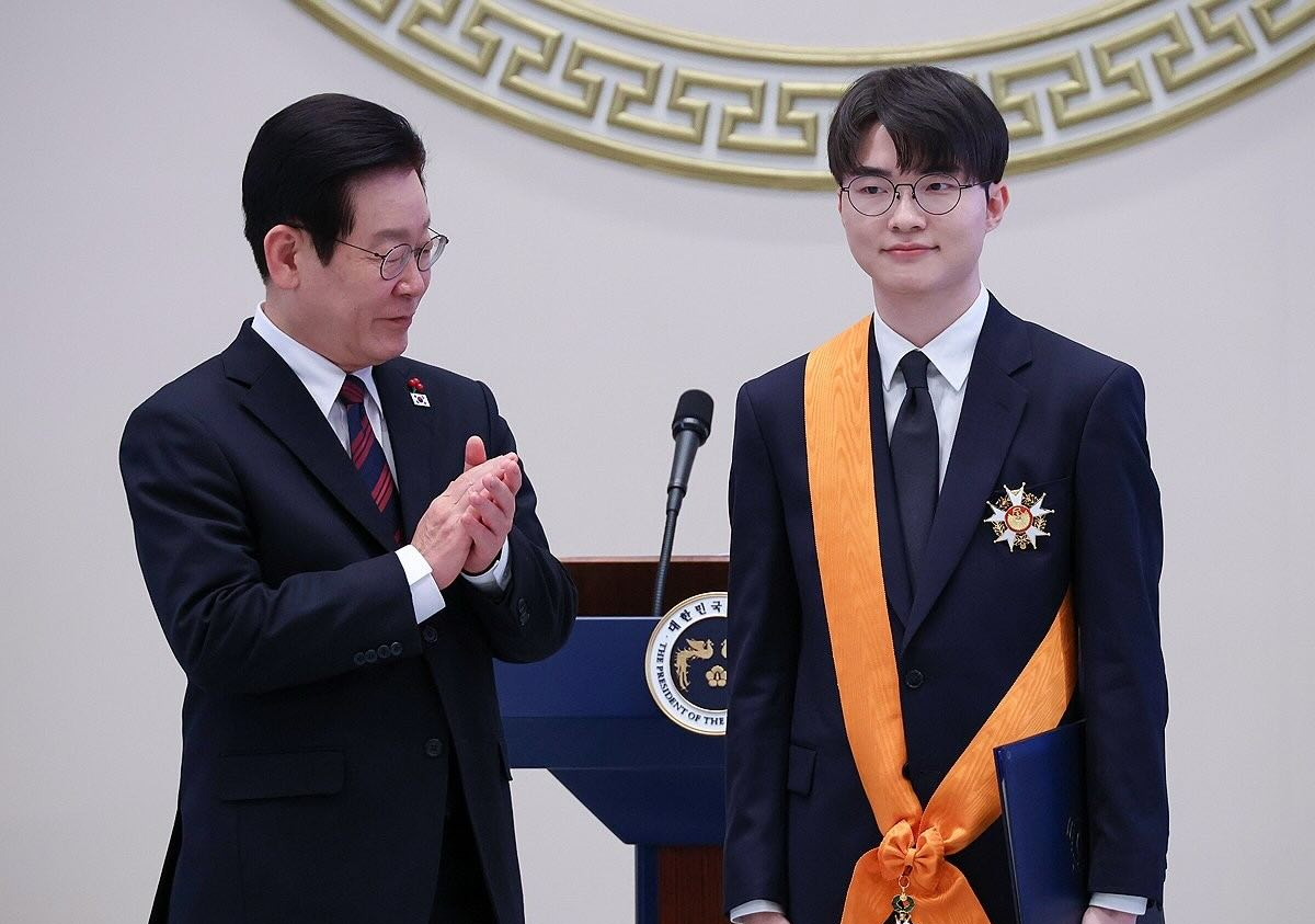 Khán giả soi ra loạt đãi ngộ dành cho Faker nhưng có một nhân vật sẽ phải chịu áp lực cực lớn- Ảnh 2. Khán giả soi ra loạt đãi ngộ dành cho Faker nhưng có một nhân vật sẽ phải chịu áp lực cực lớn- Ảnh 2.