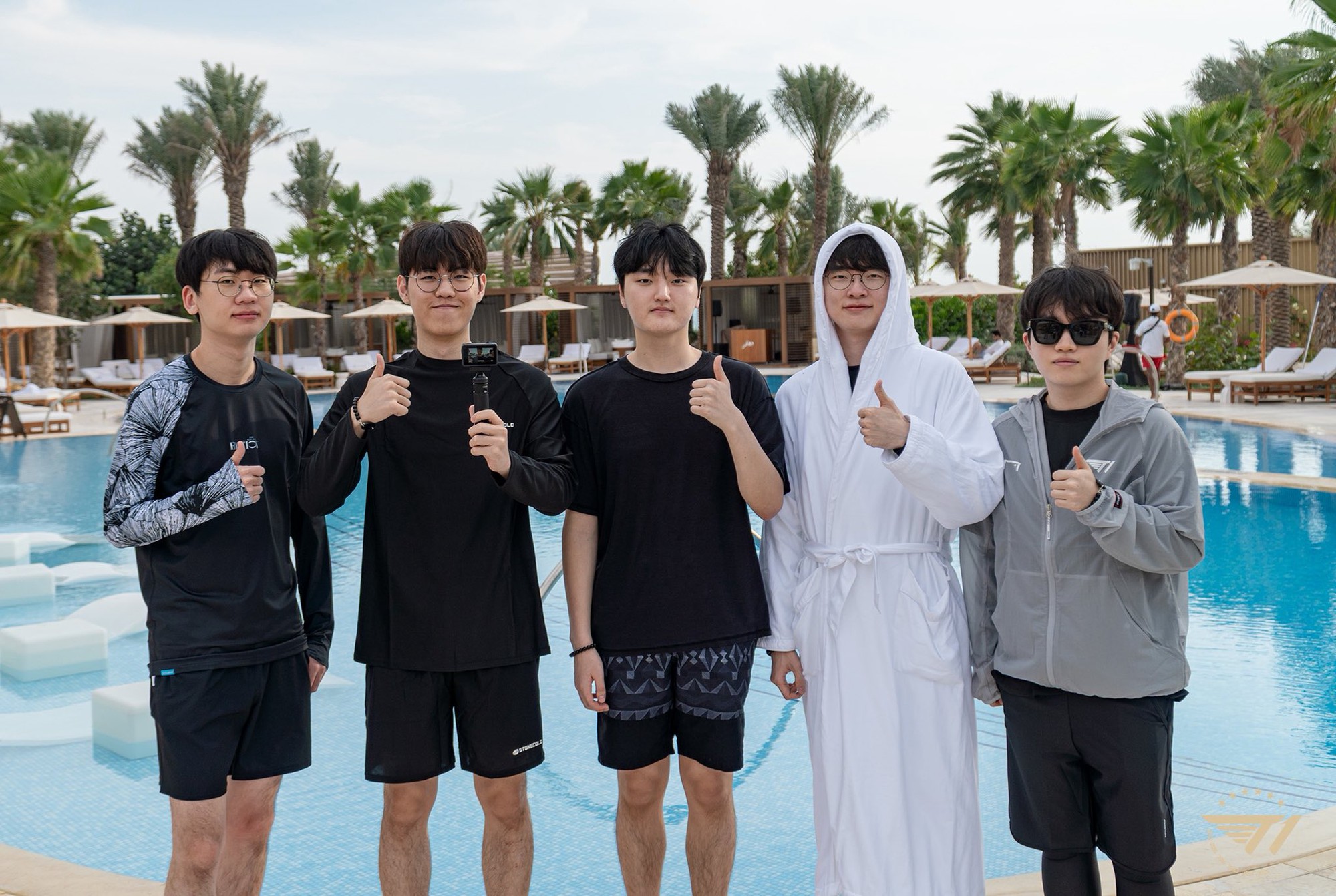 Cộng đồng bùng nổ với màn "chịu chi" dành cho T1- Ảnh 2. Cộng đồng bùng nổ với màn "chịu chi" dành cho T1- Ảnh 2.