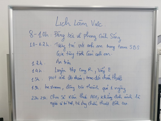 Lộc trời cho, các fan chia buồn với Chim Sẻ Đi Nắng khi xế hộp của thần đồng AoE bị mít rơi vỡ kính - Ảnh 2. Lộc trời cho, các fan chia buồn với Chim Sẻ Đi Nắng khi xế hộp của thần đồng AoE bị mít rơi vỡ kính - Ảnh 2.