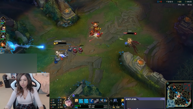 Từng có thời cô nàng stream LMHT và bị Faker "bán hành" vài lần trong rank