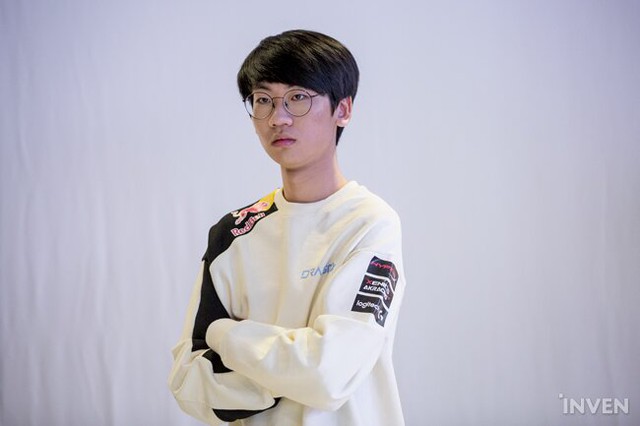 LMHT: 4 tân binh của T1 cùng nhiều gương mặt mới xuất hiện trong buổi chụp hình chào mừng LCK mùa xuân 2020 - Ảnh 30.