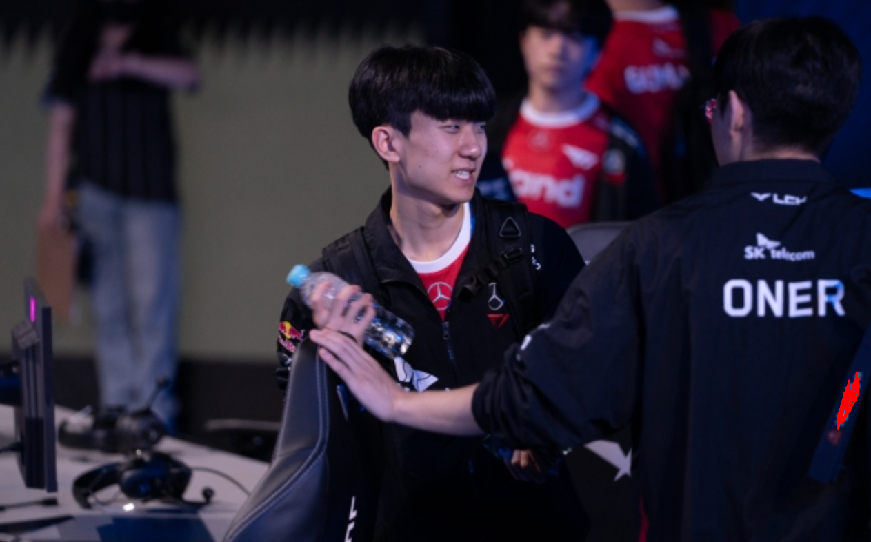 T1 tiếp tục thất bại, khán giả lo lắng một tuyển thủ có thể phải giải nghệ sớm - Ảnh 3.